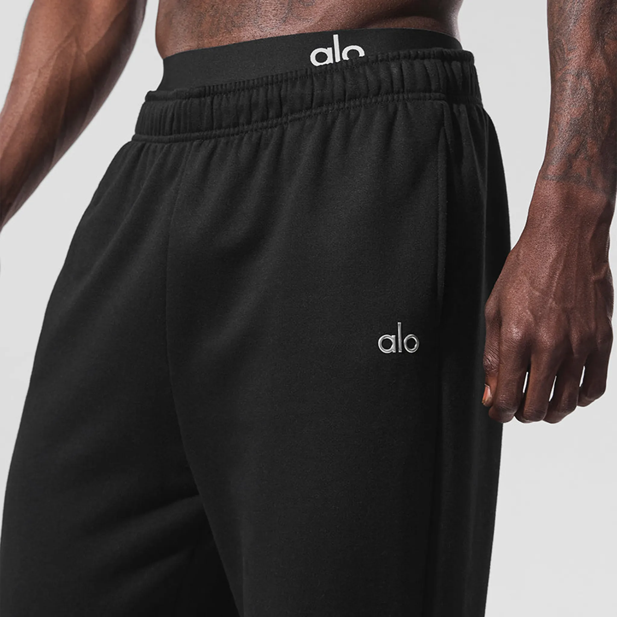 Alo Yoga Accolade Black Sweatpants - Image 4