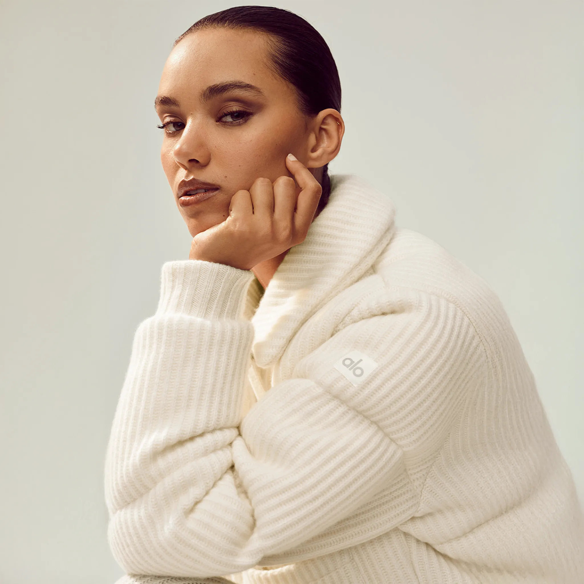 Alo Yoga Cashmere Northstar Ivory Puffer Jacket (W) - Image 5